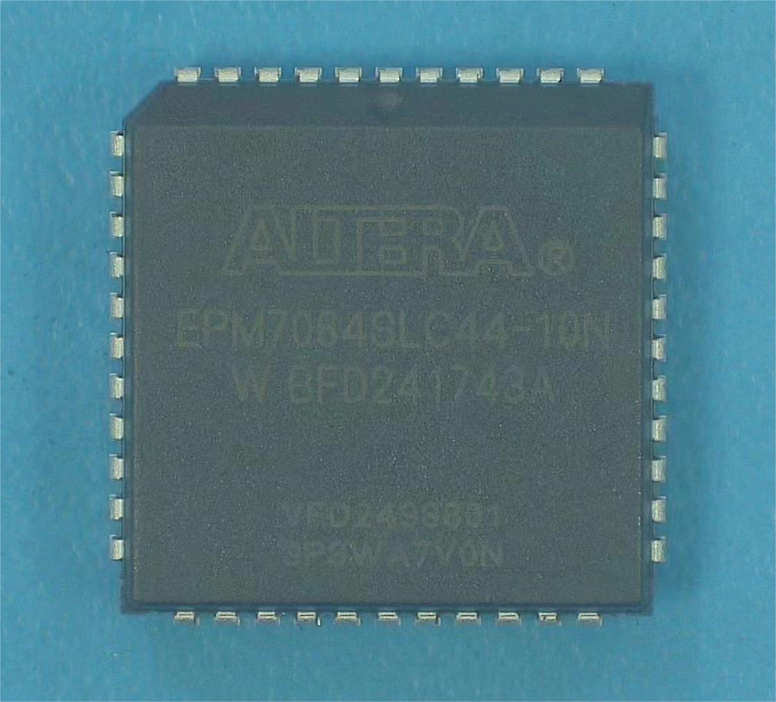 EPM7064SLC44-10N.jpg